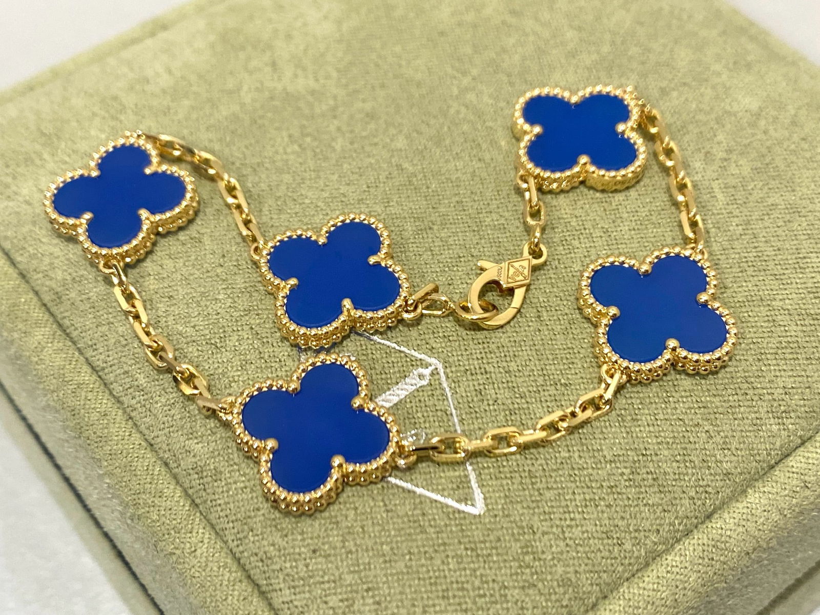 Van Cleef & Arpels Vintage Alhambra bracelet, 5 motifs, 18K yellow gold, Agate (1 of 5)