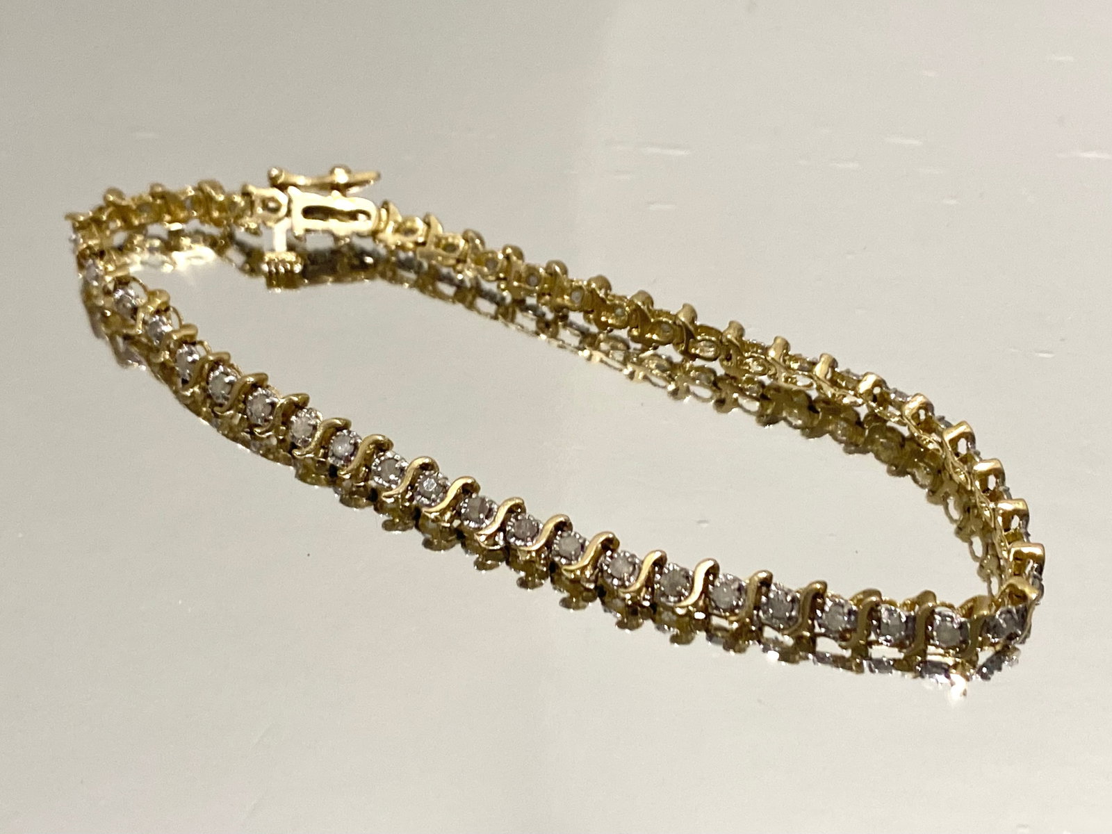 APX 2 TCW Diamond Tennis Bracelet in 10K Yellow Gold: Elevate your ensemble with this exquisite APX 2 TCW Diamond Tennis Bracelet in 10K Yellow Gold, a testament to timeless elegance. Crafted from radiant 10k yellow gold, this pre-owned bracelet features