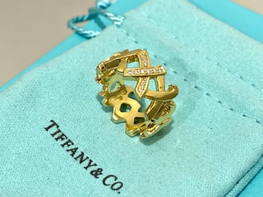 Tiffany and Co. Paloma Picasso XO Diamond and Gold Ring, 18k Yellow Gold, Weight: 11.5 Grams