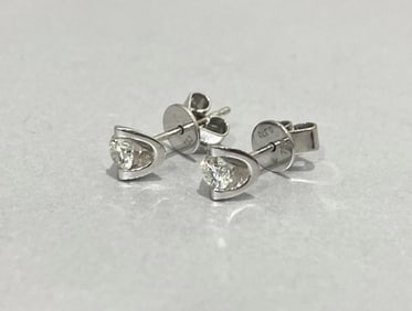 18k White Gold Round Diamond Stud Earrings