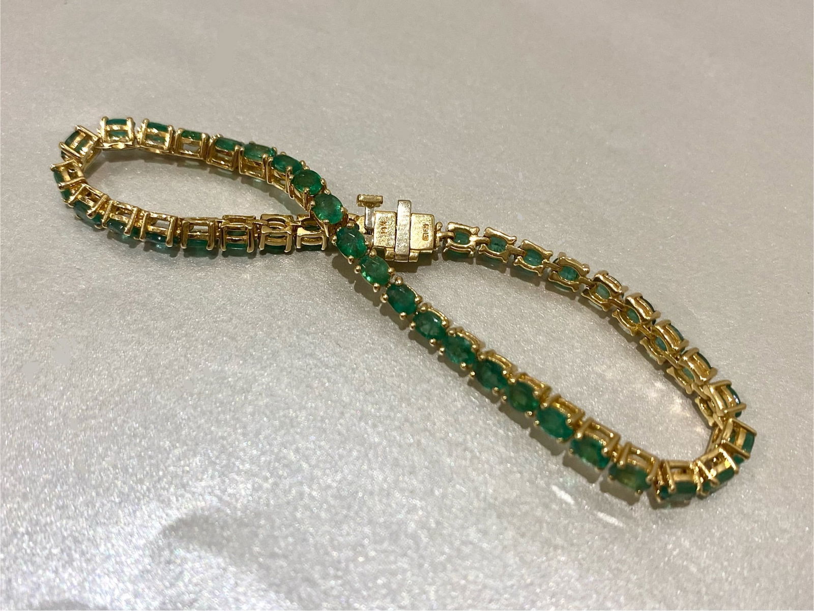 EFFY 14K Yellow Gold 7.98 CTW Emerald Tennis Bracelet, Weight: 9.7 grams (1 of 6)