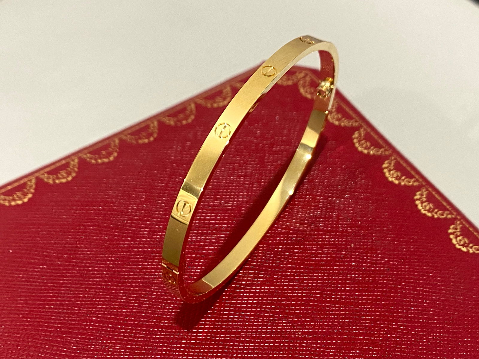 CARTIER LOVE BRACELET 18K YELLOW  GOLD SMALL MODEL BRACELET Size 17 (1 of 4)
