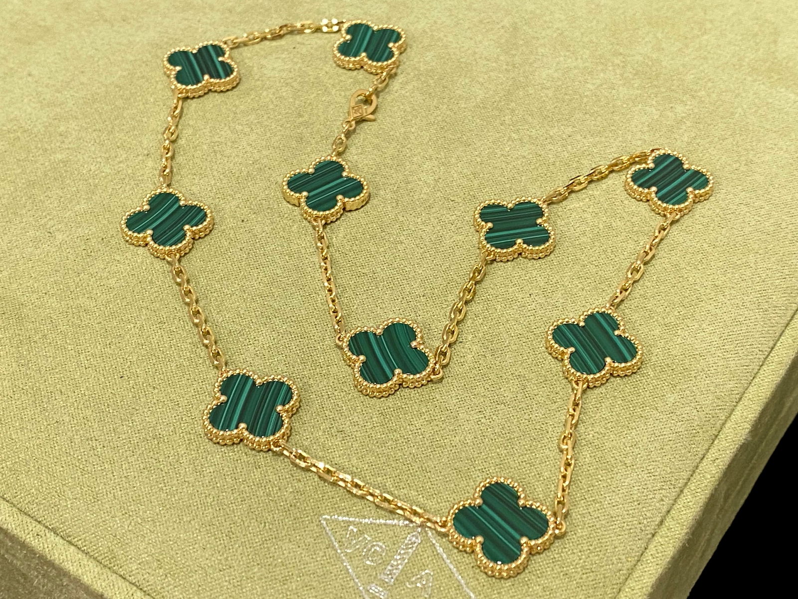 Van Cleef and Arpels Vintage Alhambra necklace, 10 motifs. 18k yellow gold, Malachite.: Condition: Like new. Brand: Van Cleef & Arpels. Metal: 18k yellow gold. Gem stone: Malachite Retail price: $ 9,700 Comes with an original box or pouch.