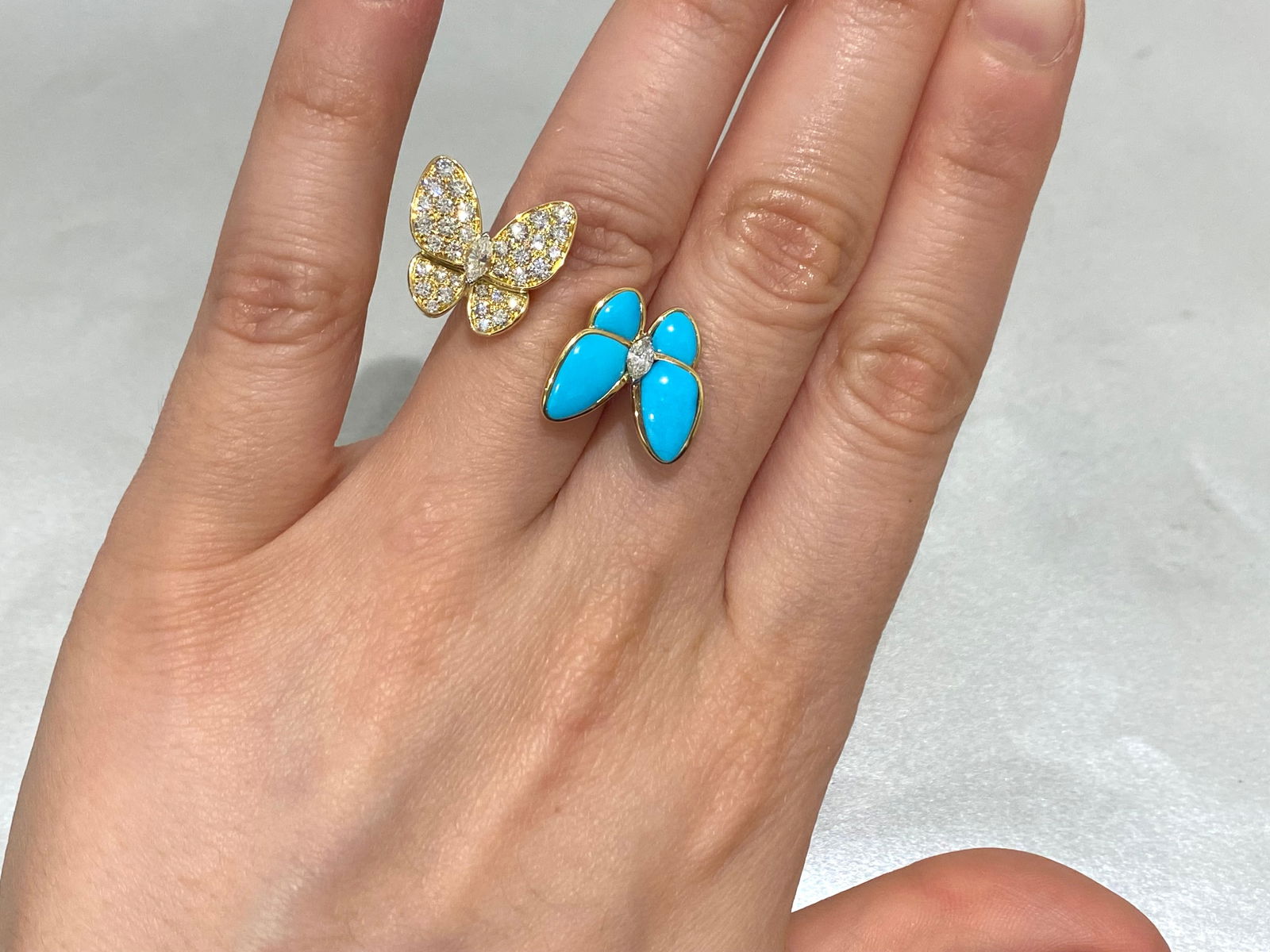 Van Cleef & Arpels Magic Alhambra Two Butterfly Between the Finger ring, 18K Yellow gold, Diamond (1 of 6)