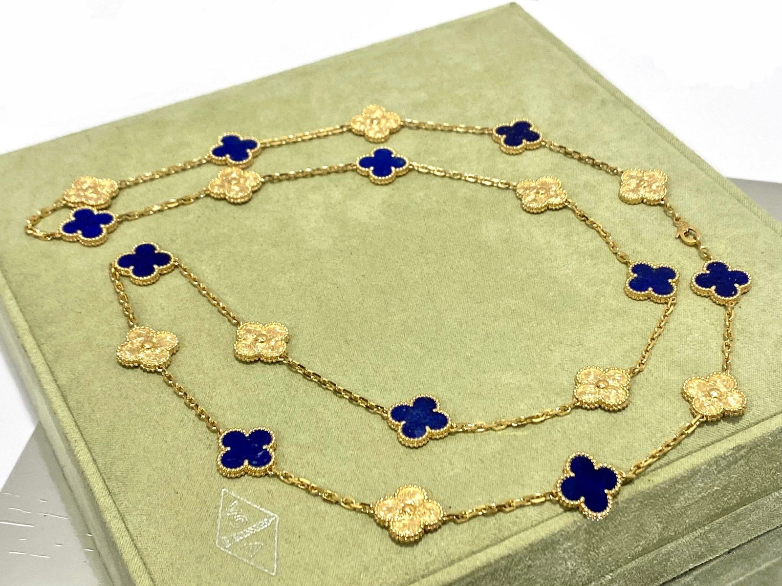 Van Cleef & Arpels Limited Edition Vintage Alhambra Necklace 20 motifs, Lapis Lazuli, 18k Yellow (1 of 7)
