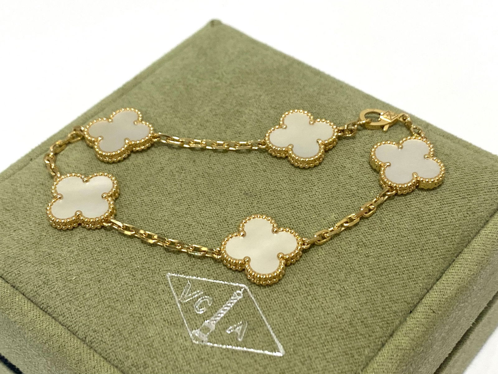 Van Cleef & Arpels Vintage Alhambra bracelet, 5 motifs 18K yellow gold, Mother-of-pearl (1 of 4)