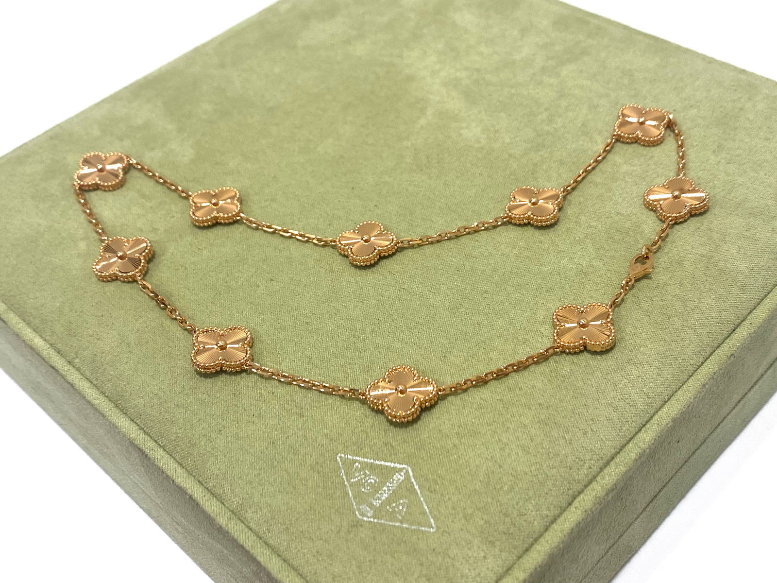 Van Cleef & Arpels Vintage Alhambra necklace, 10 motifs. 18k rose gold, Solid Plain (1 of 6)