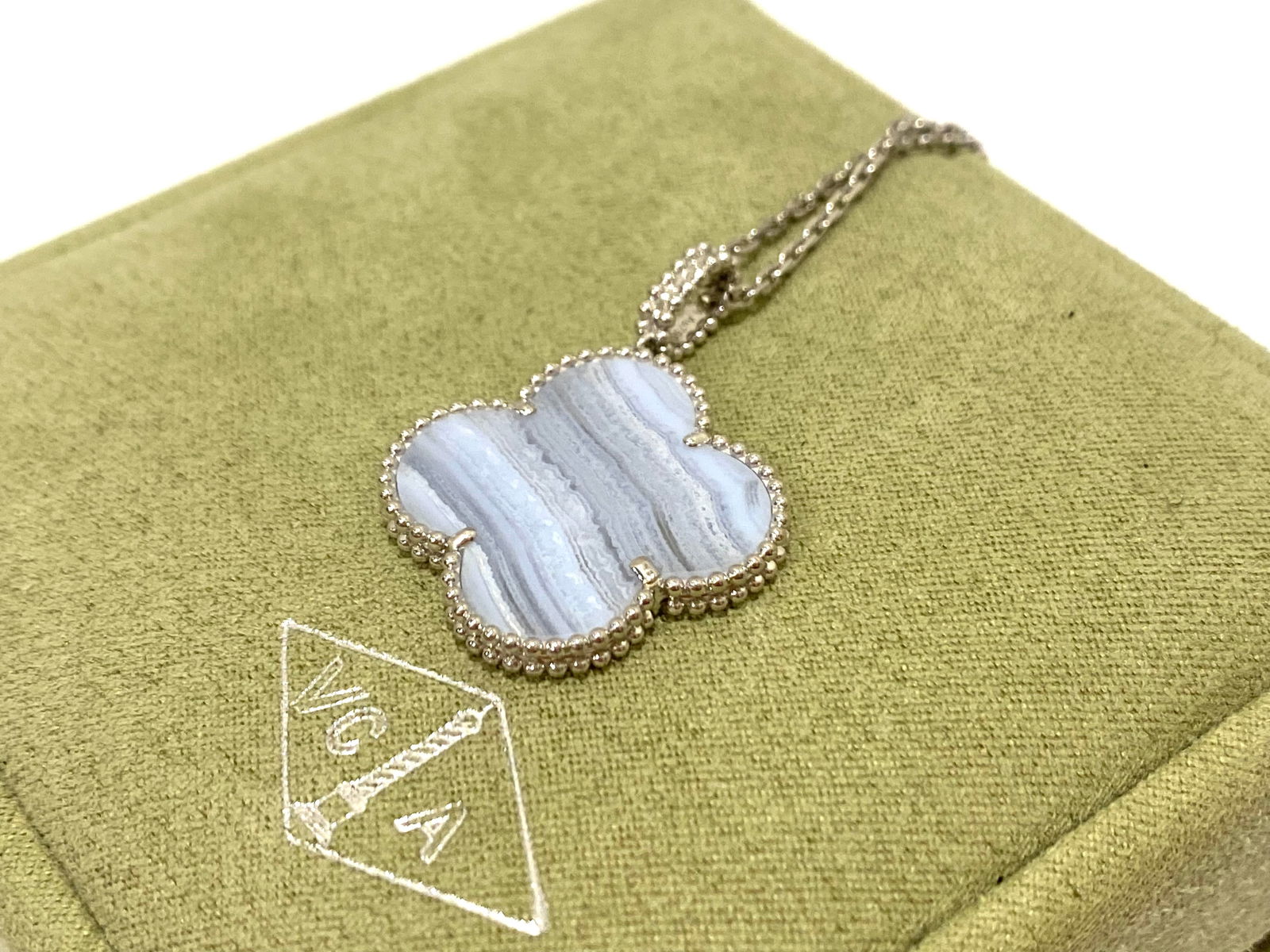 Van Cleef & Arpels Magic Alhambra long necklace, 1 motif 18K white gold, Chalcedony (1 of 6)