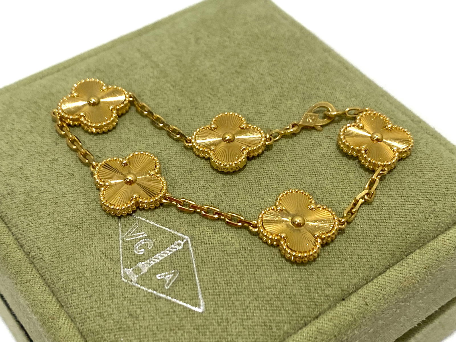 Van Cleef & Arpels Vintage Alhambra bracelet, 5 motifs, Solid 18K yellow gold, Sunshine (1 of 3)