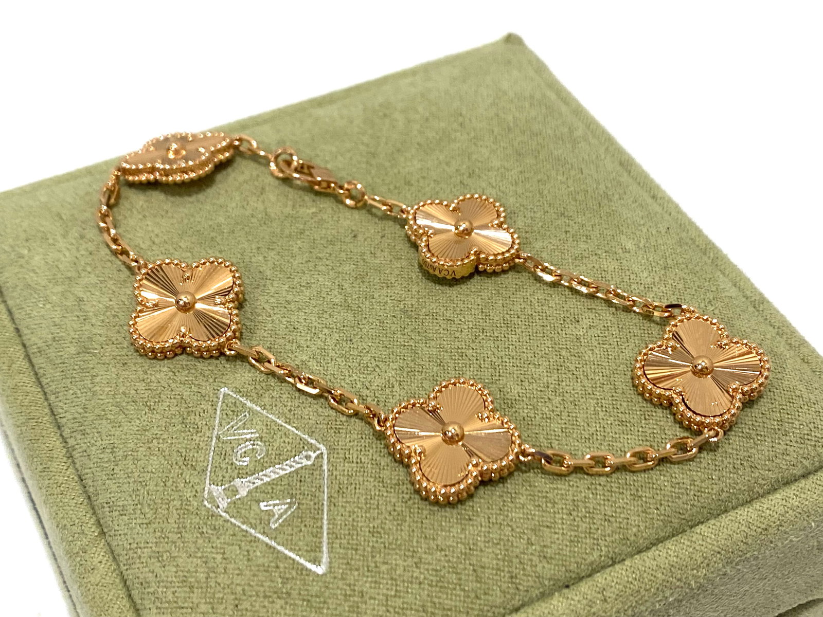 Van Cleef & Arpels Vintage Alhambra 5 Motifs Bracelet, 18K Rose Gold: Condition: Like new. Brand: Van Cleef & Arpels. Metal: 18k Rose gold. Clasp: Hallmark clasp, in 18K rose gold Comes with an original box or pouch.