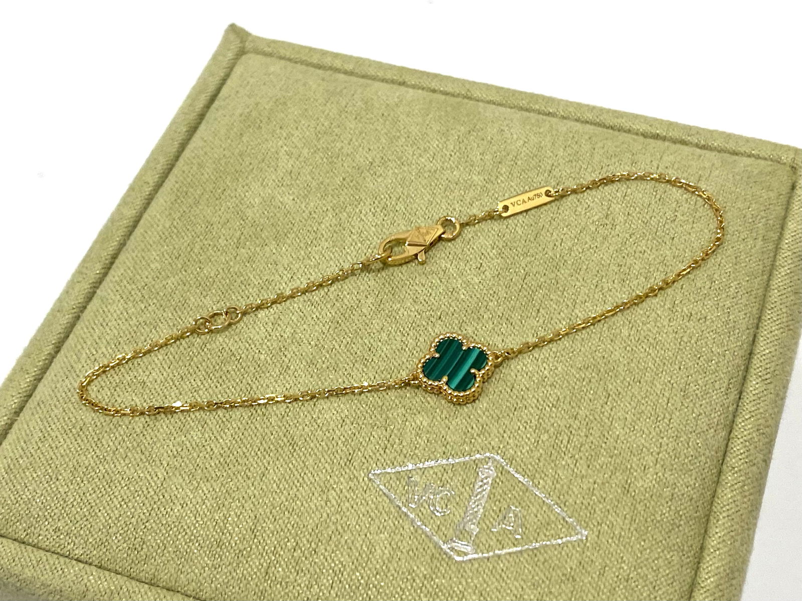 Van Cleef & Arpels sweet Alhambra Bracelet, 18K Yellow gold, Malachite (1 of 5)