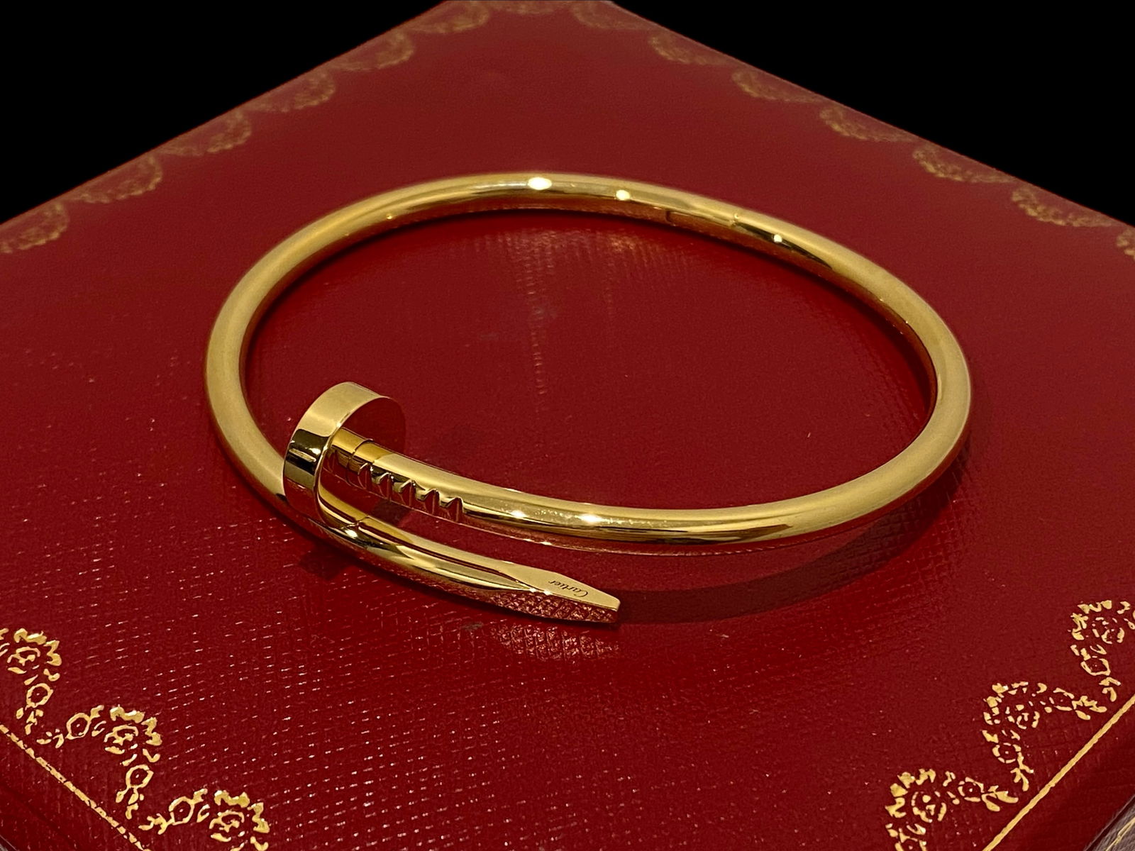 Cartier Juste un Clou Classic Solid Bracelet,18K yellow gold, Size 18: Condition: Like New Brand: Cartier Material: 18K Yellow Gold Size: 18 Retail Price: $8000 Comes in Original Box or Pouch