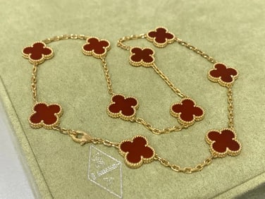 Van Cleef and Arpels Vintage Alhambra necklace, 10 motifs. 18k yellow gold, Carnelian