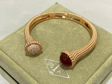Van Cleef & Arpels Perlee couleurs bracelet, medium model, 18K rose gold, Carnelian, Diamond