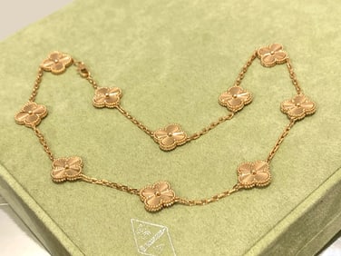 Van Cleef & Arpels Vintage Alhambra necklace, 10 motifs. 18k Rose gold, Solid Plain