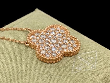 Van Cleef & Arpels Magic Alhambra pendant 1 motif. 18k rose gold, Diamond.