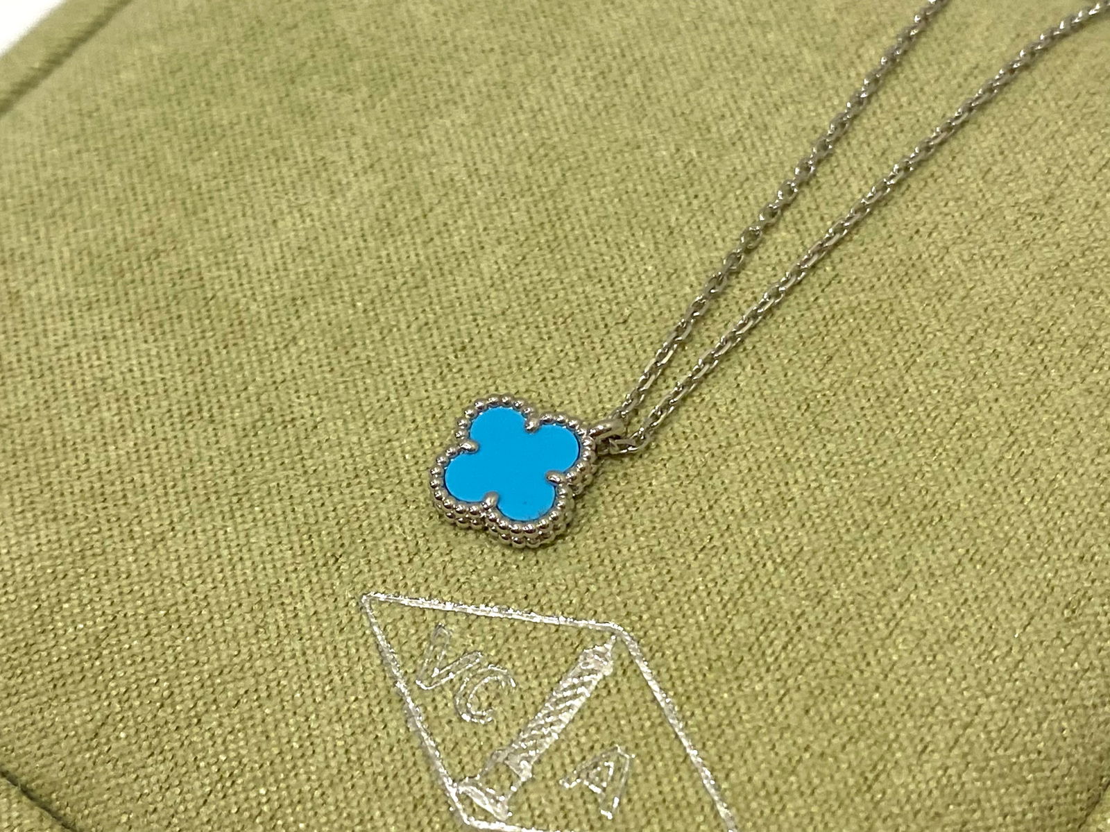 Van Cleef & Arpels Sweet Alhambra Pendant, 18K White gold, Turquoise: Brand: Van Cleef & Arpels. Condition: Like new. Metal: 18K White gold.Gemstone: Turquoise Gemstone Count: 1 Stone Comes with an original box or pouch.