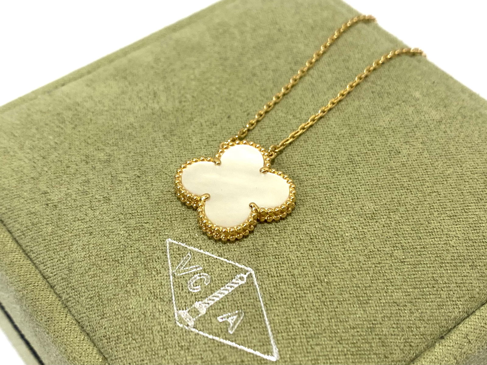 Van Cleef & Arpels Magic Alhambra Pendant Necklace, 18K Yellow Gold, Mother Of Pearl (1 of 6)