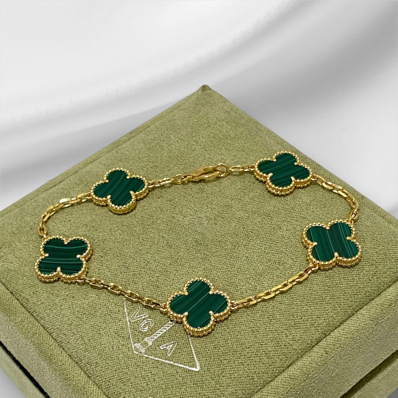 Van Cleef & Arpels Vintage Alhambra Malachite 5 motifs bracelet in 18k Yellow gold.: Condition: Like new. Brand: Van Cleef & Arpels. Metal: 18k Yellow gold.Gem stone: Malachite. 5 Stones. Clasp: Hallmark clasp in 18K yellow gold. Retail price: $5,300. Comes with an original box or pou
