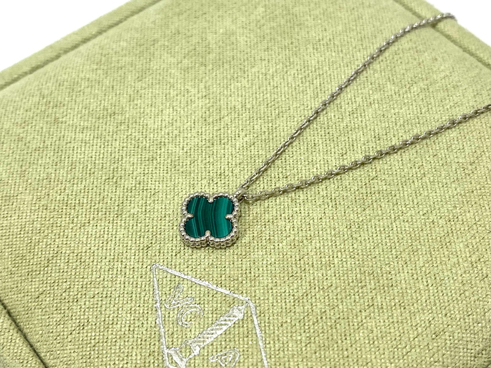Van Cleef & Arpels sweet Alhambra Pendant, 18K White gold, Malachite (1 of 6)