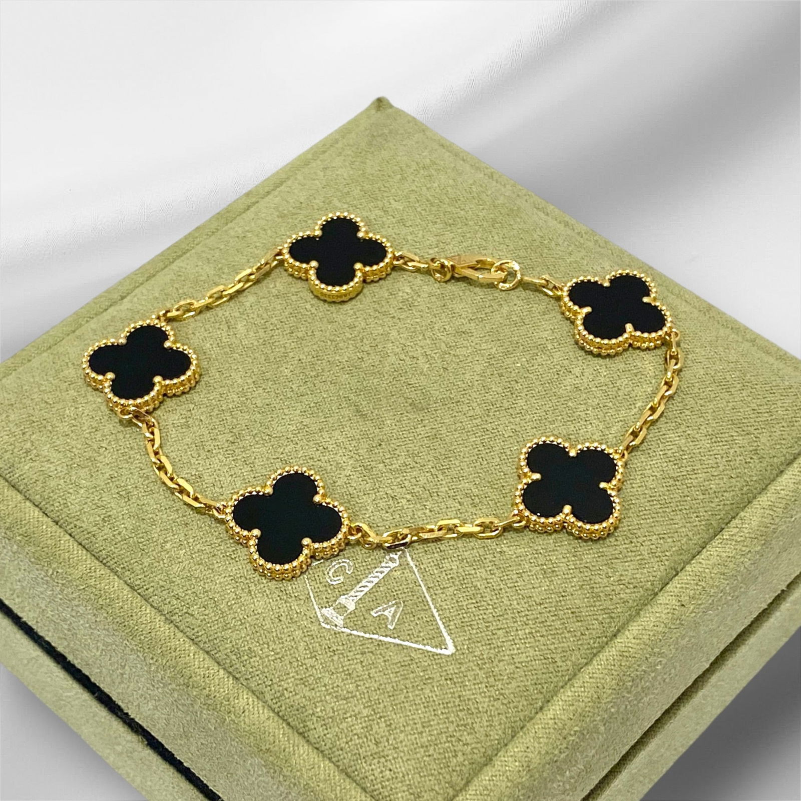 Van Cleef & Arpels Vintage Alhambra Onyx  5 motifs bracelet in 18k Yellow gold. (1 of 4)