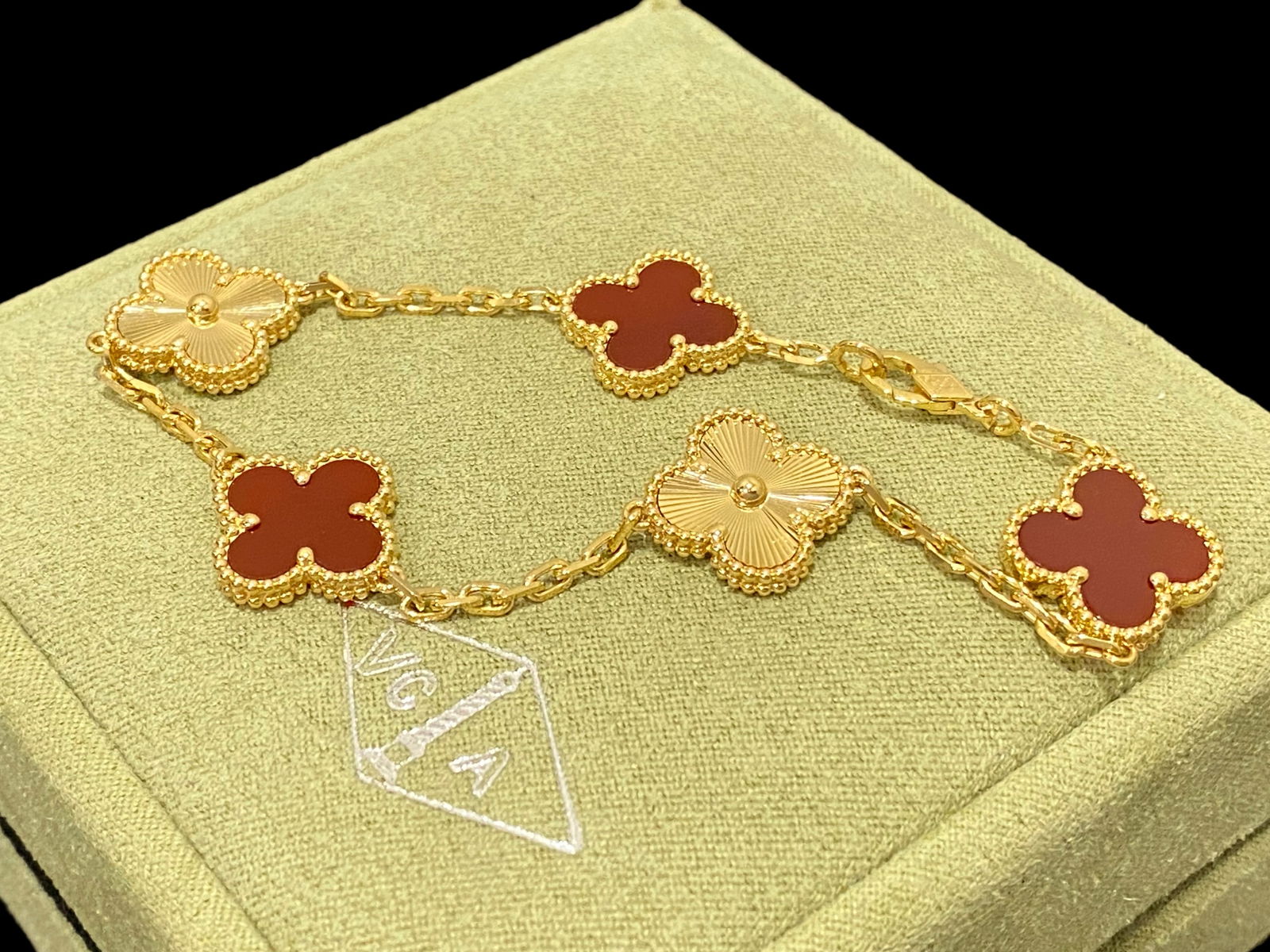 Van Cleef & Arpels Vintage Alhambra Carnelian and 18k Yellow Gold  5 motifs bracelet (1 of 4)