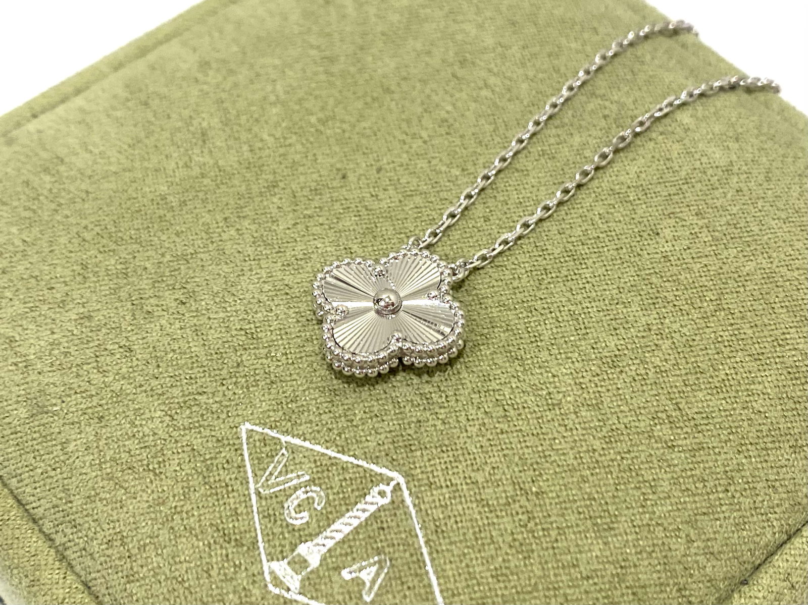 Van Cleef & Arpels Vintage Alhambra pendant, 18k White gold, Sunshine, Solid (1 of 5)