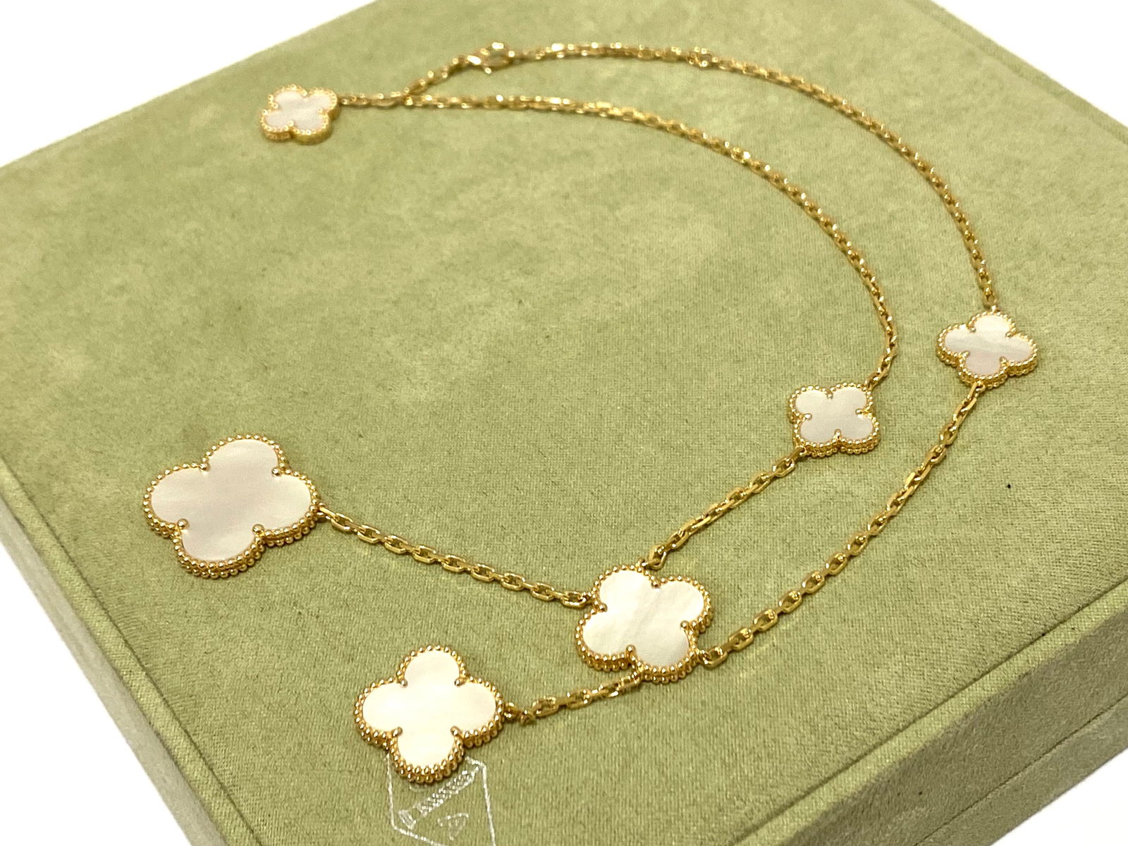 Van Cleef & Arpels Magic Alhambra necklace 6 motifs 18k yellow gold Mother-of-pearl (1 of 6)