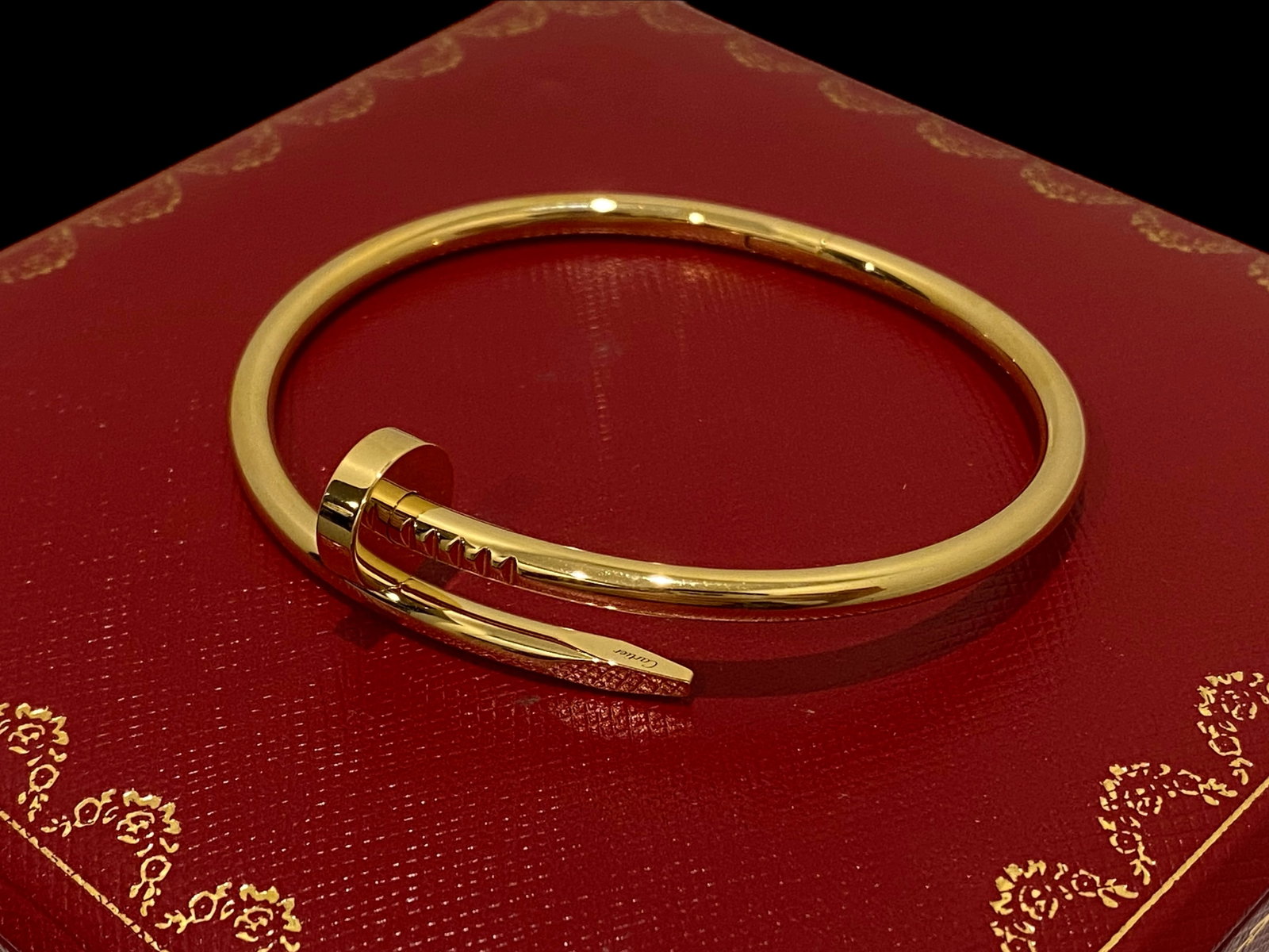 Cartier Juste un Clou Classic Solid Bracelet,18K yellow gold, Size 18: Condition: Like New Brand: Cartier Material: 18K Yellow Gold Size: 18 Retail Price: $8800 Comes in Original Box or Pouch