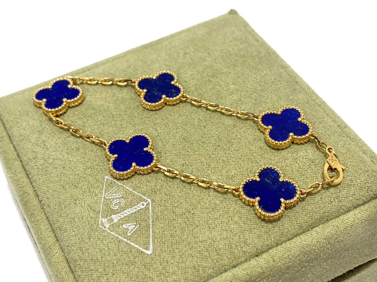 Van Cleef & Arpels Vintage Alhambra Bracelet 5 Motifs, Lapis Lazuli, 18K Yellow Gold: Brand: Van Cleef & ArpelsCondition: Like newMetal: 18K Yellow goldGemstone: Lapis Lazuli, Lapis Lazuli, 5 StonesHallmark clasp, small model in 18K yellow gold