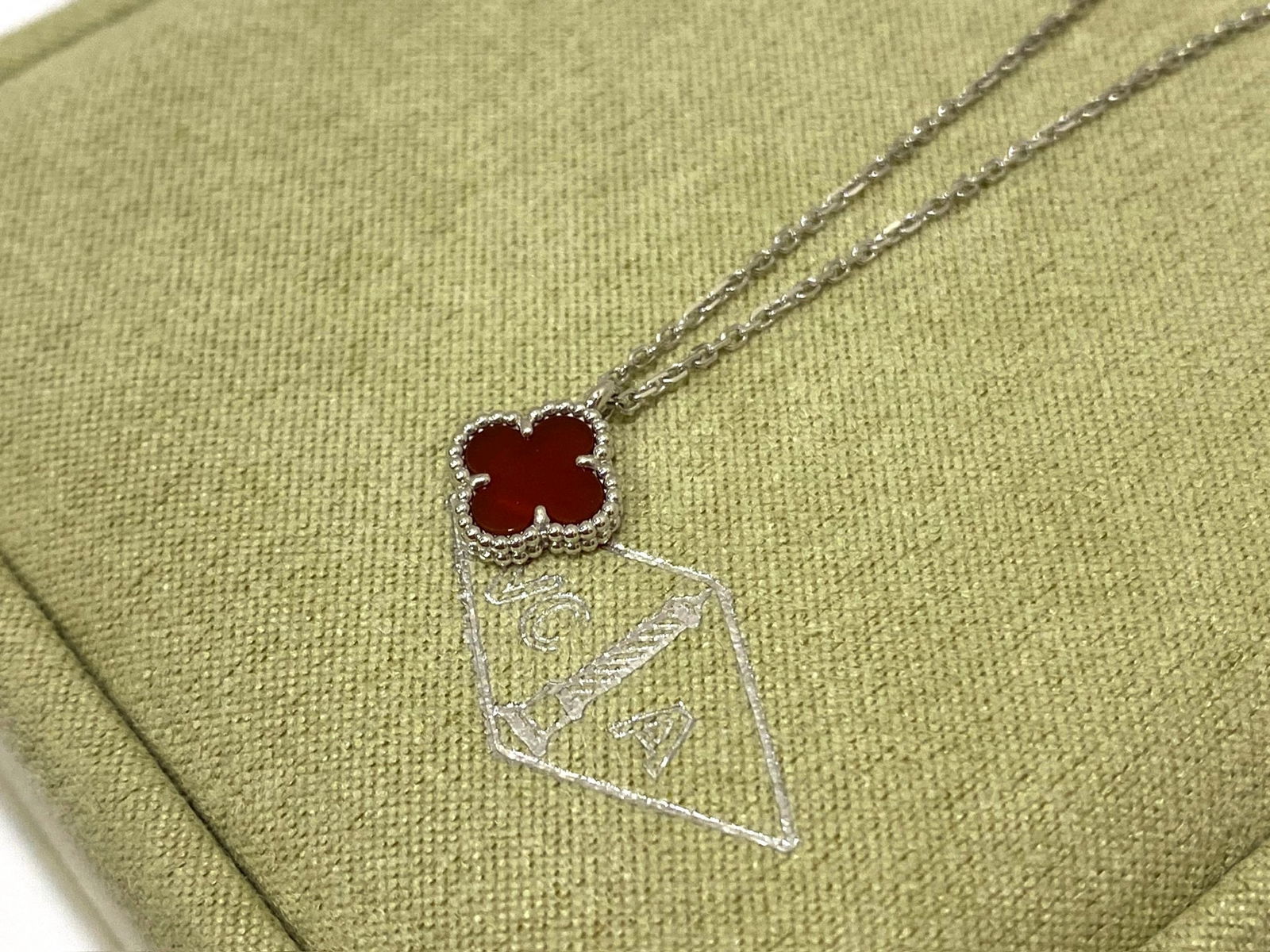 Van Cleef & Arpels Sweet Alhambra Pendant, 18K White gold, Carnelian: Brand: Van Cleef & Arpels. Condition: Like new. Metal: 18K White gold. Gemstone: CarnelianGemstone Count: 1 Stone Comes with an original box or pouch.