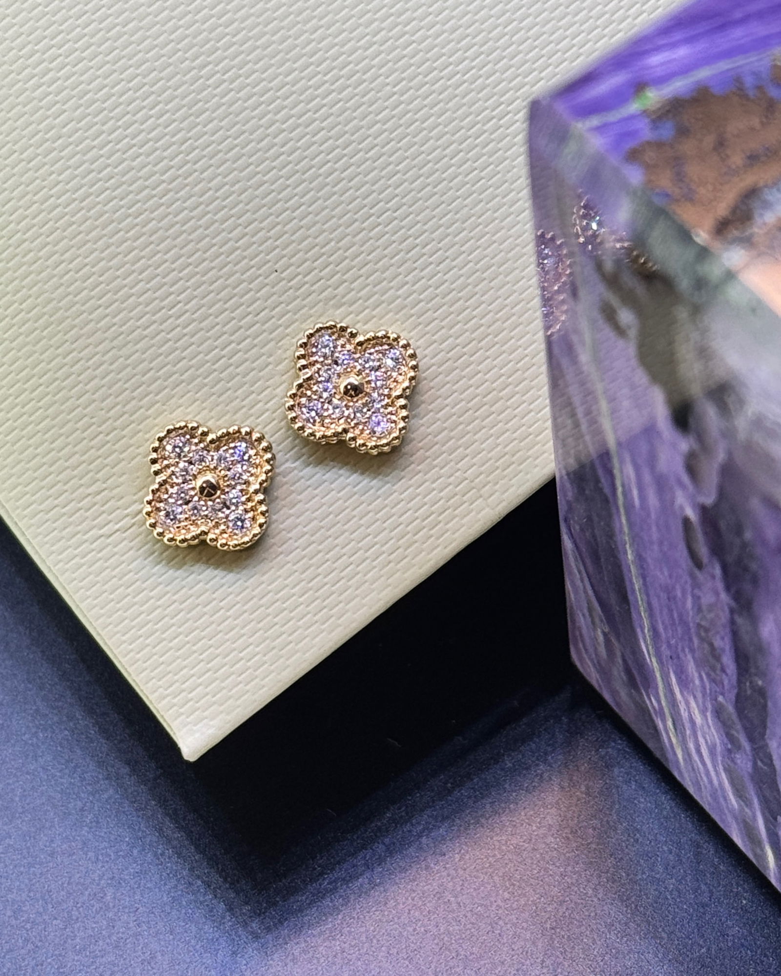 Van Cleef & Arpels Sweet Alhambra Earstuds, 18K yellow gold, Diamond (1 of 3)