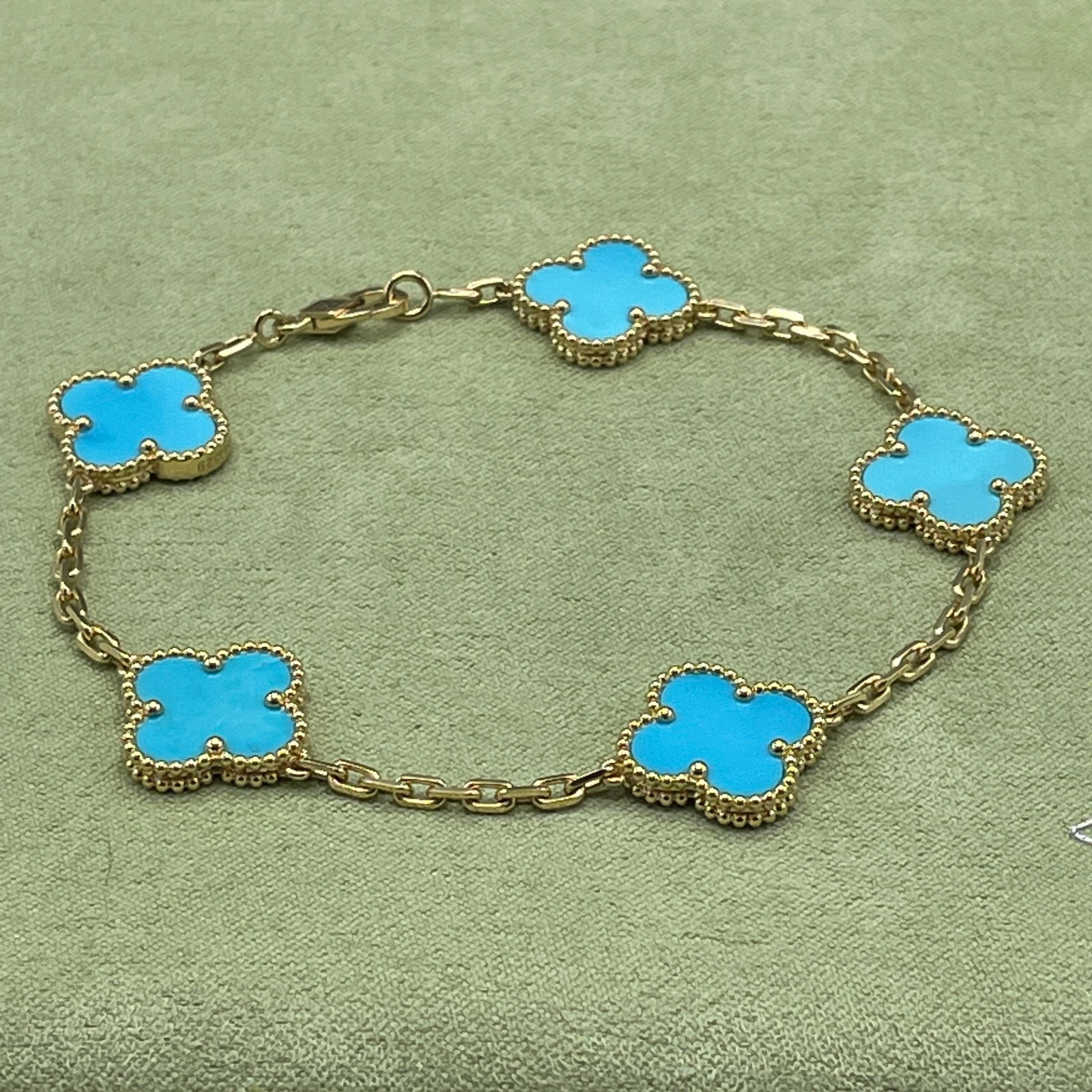 Van Cleef & Arpels Vintage Alhambra bracelet, 5 motifs. 18k Yellow gold, Turquoise. (1 of 4)