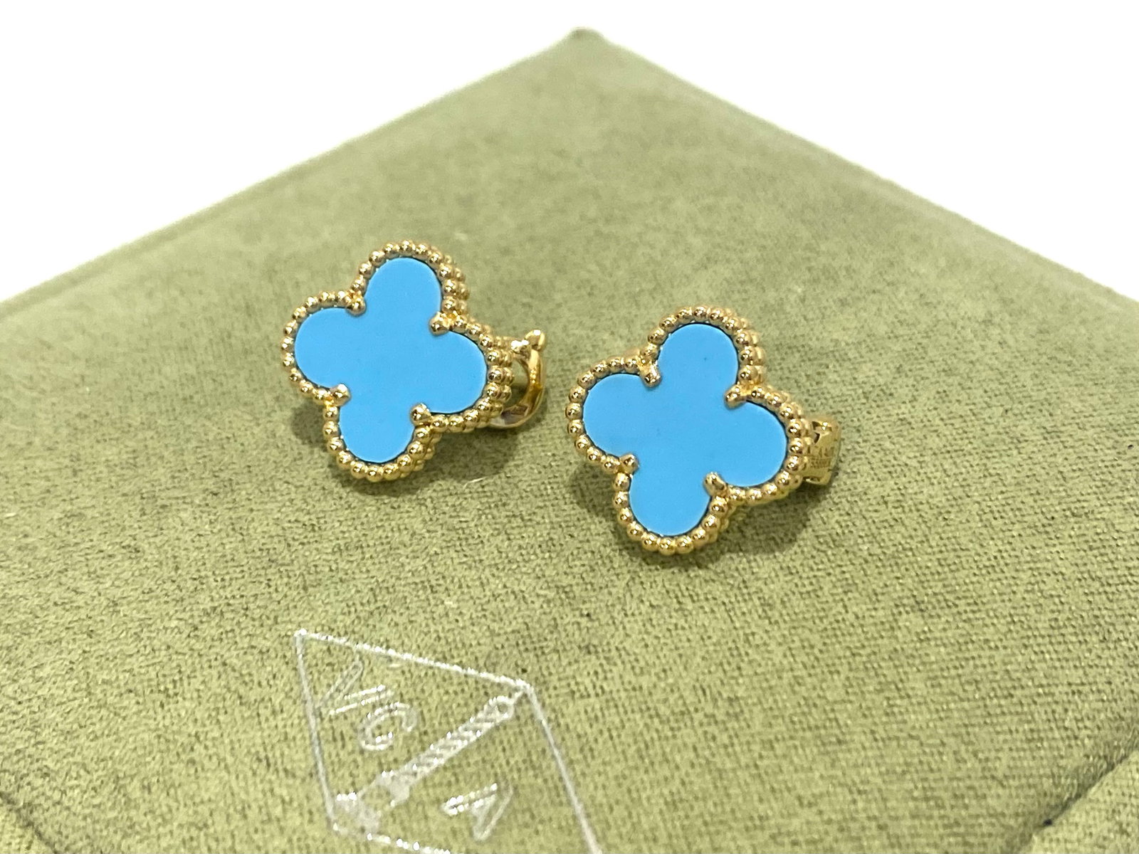 Van Cleef & Arpels Turquoise Vintage Alhambra Earrings in 18K Yellow Gold: Condition: Like New. Brand: Van Cleef & Arpels. Material: 18K Yellow Gold.Gem Stone: Turquoise. : 2 Stones Comes with original pouch or box