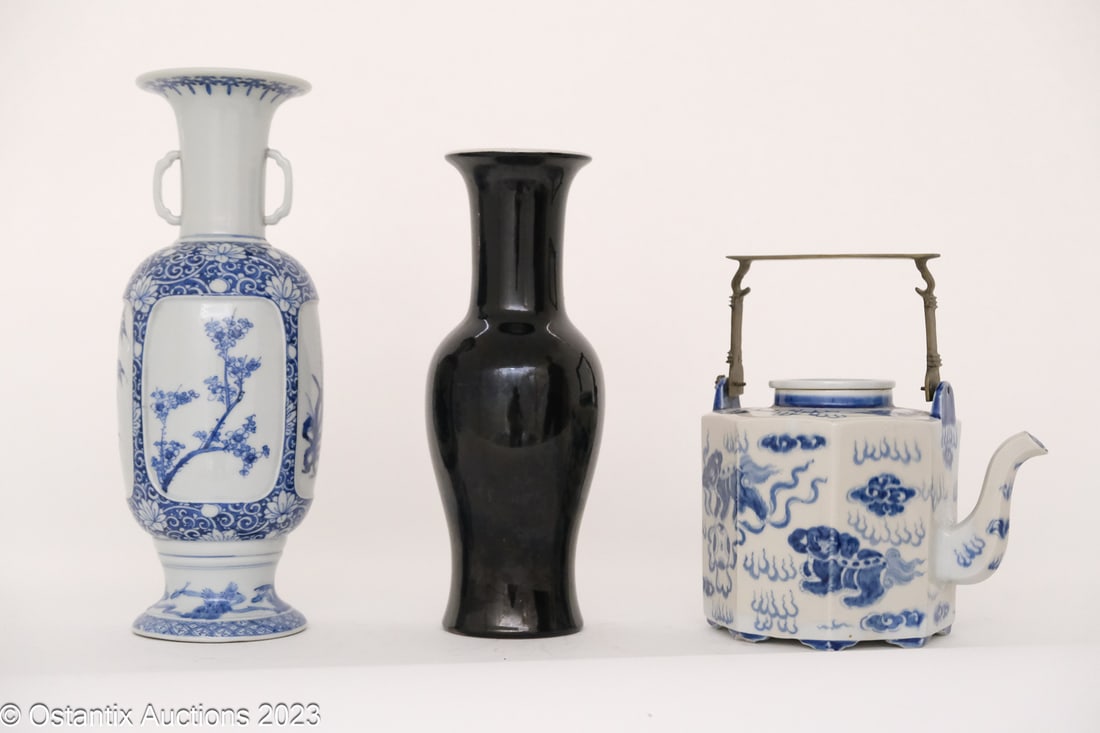 2 Oriental porcelain vases added a large hexagonal Chinese teapot with blue kylin dÃ©cor (1 of 7)