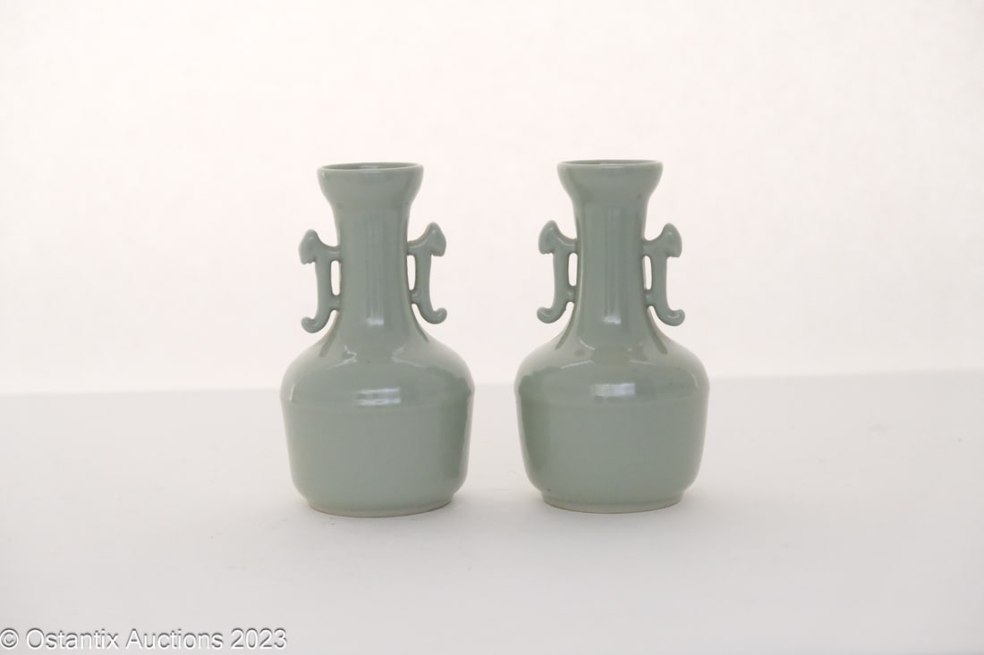 A pair of chinese Longquan porcelain vases (1 of 3)