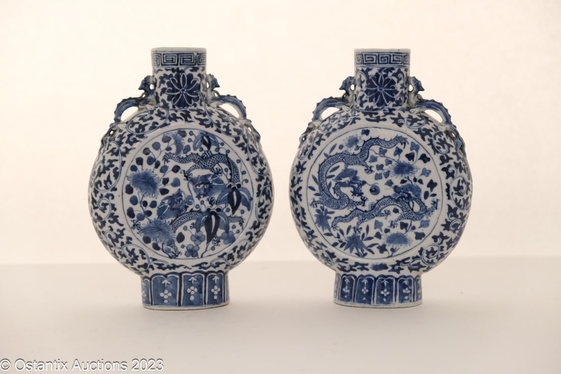 A pair of chinese blue and white porcelain moonflask vases (1 of 6)