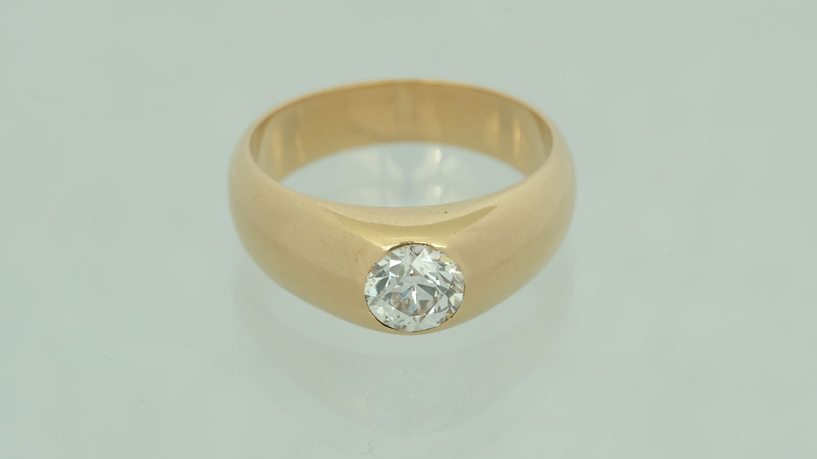 An 18 ct yellow gold and diamond solitaire ring (1 of 3)
