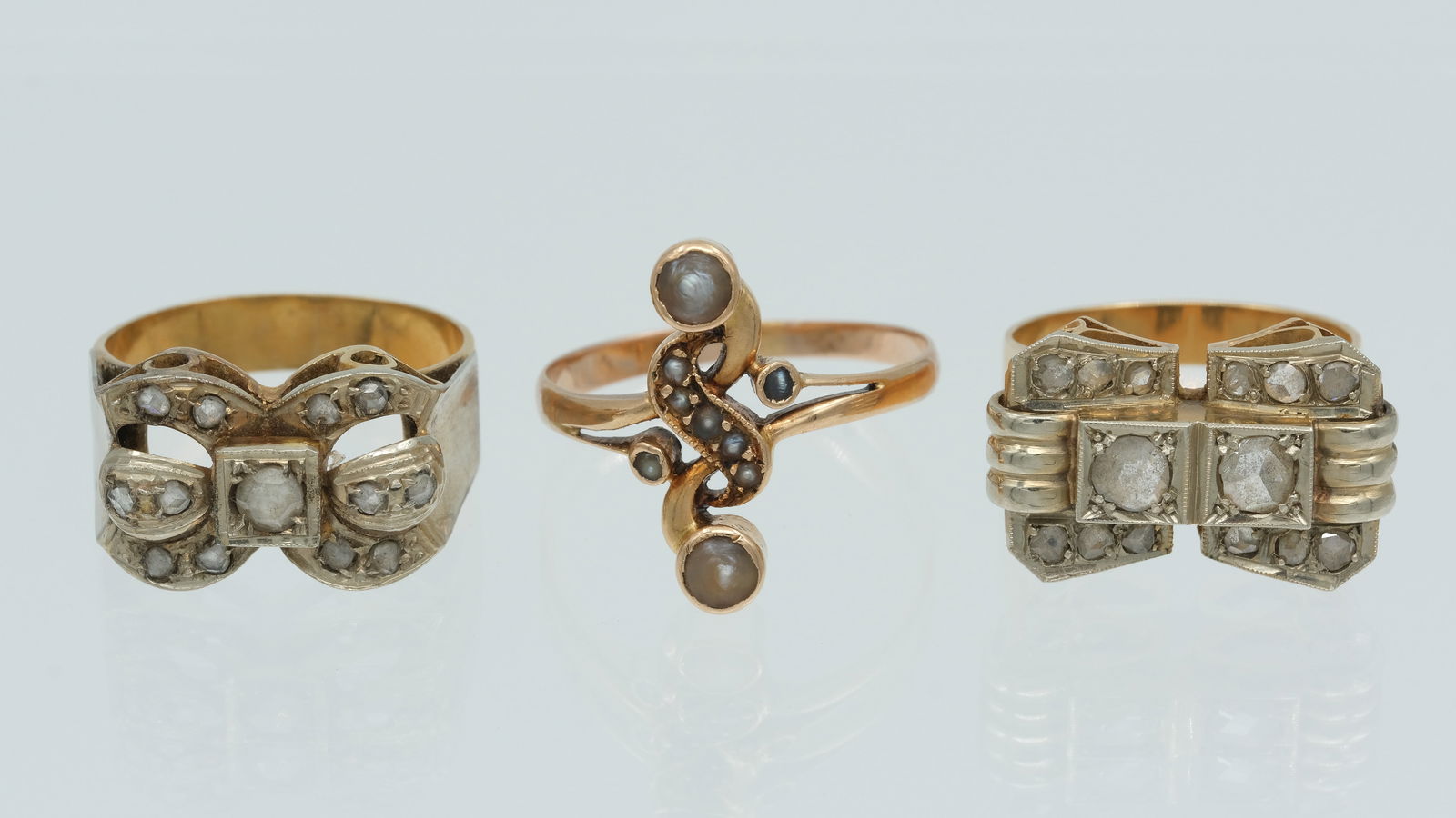 A composed lot of Three art deco  rings in yellow gold 18k with old cut diamonds. (1 of 13)