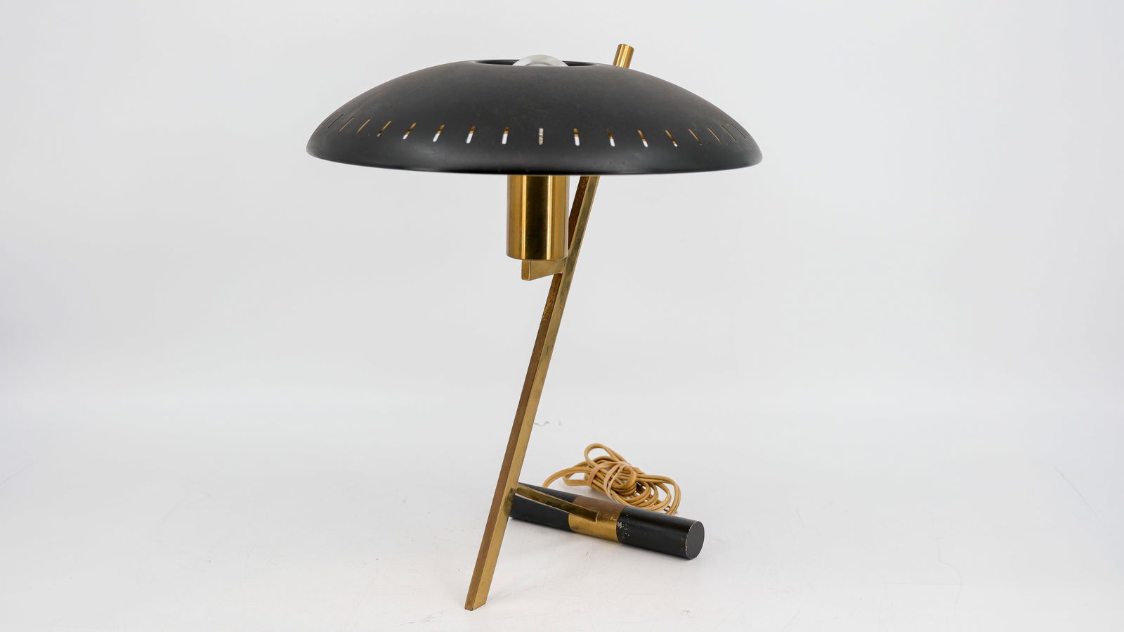 A Vintage Z lamp by Louis Kalff for phillips. (1 of 8)