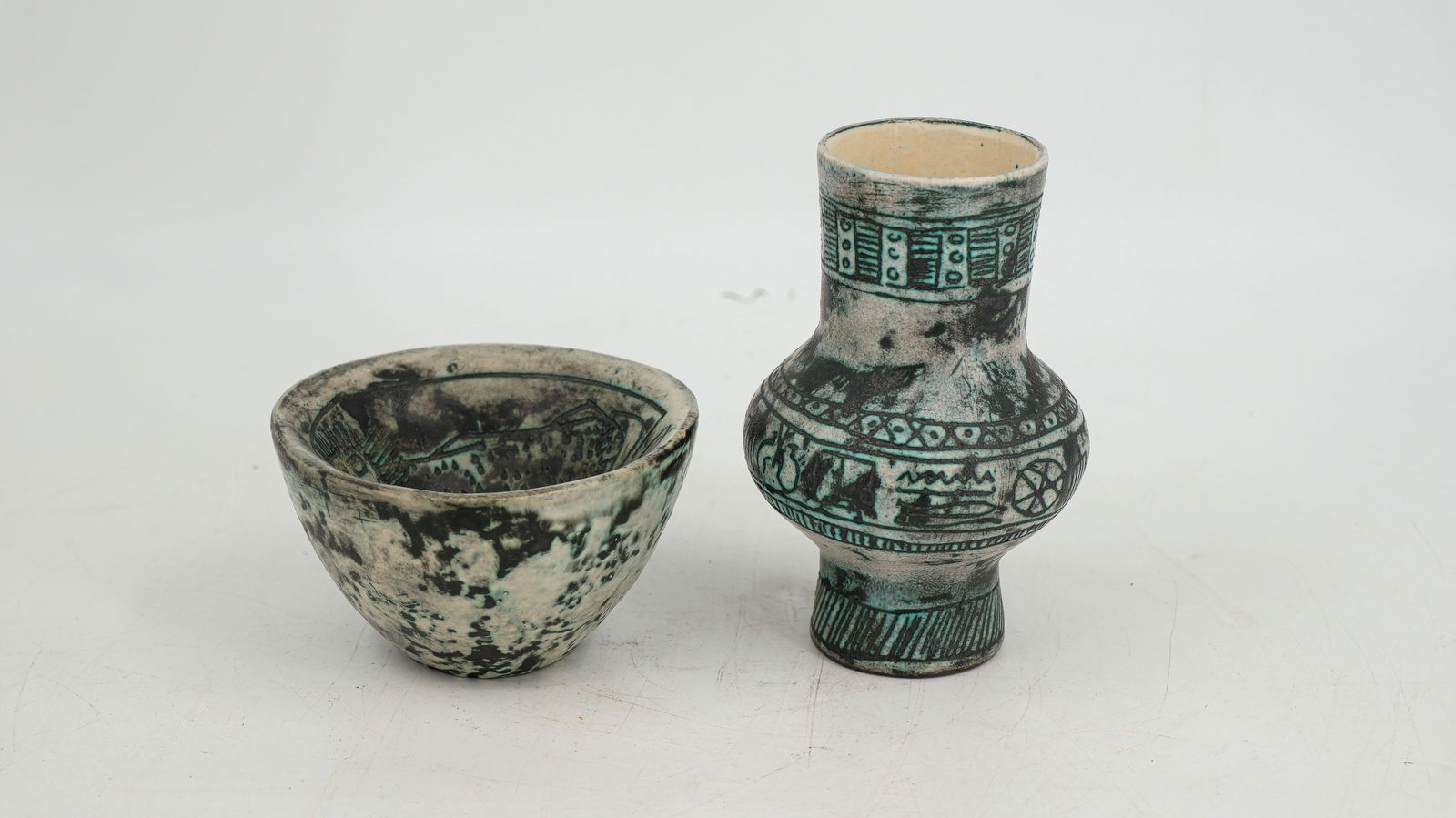 A french glazed ceramic and decorated bowl, added one vase, both by Jacques Blin (1920-1995): A french glazed ceramic and decorated bowl, added one vase, both by Jacques Blin (1920-1995). H: 7,5 cm - 16 cm. Circa 1950's.