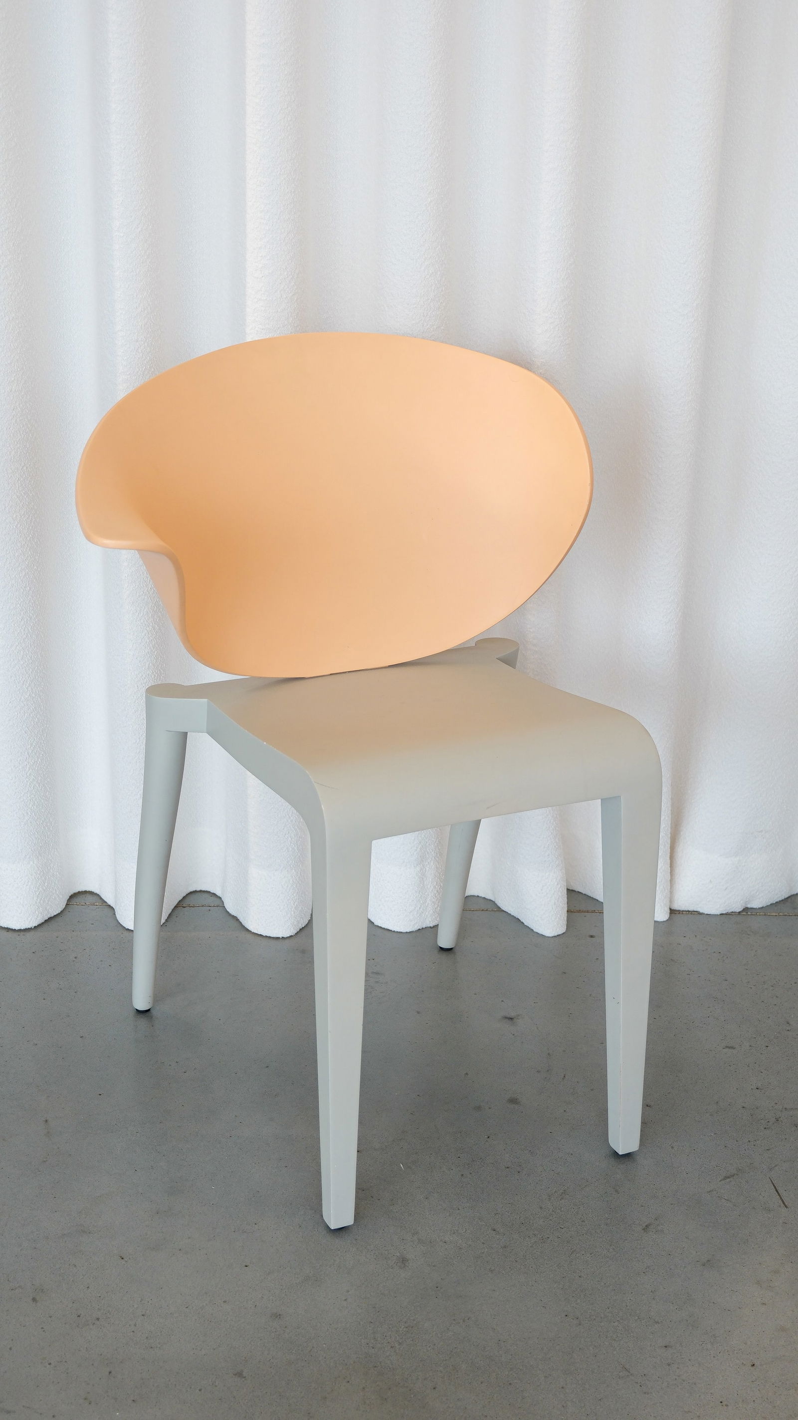 An Italian design "Boom Rang" chair by Philippe Starck for Driade. Circa 1990's: An Italian design "Boom Rang" chair by Philippe Starck for Driade. Circa 1990's. H: 79 cm.
