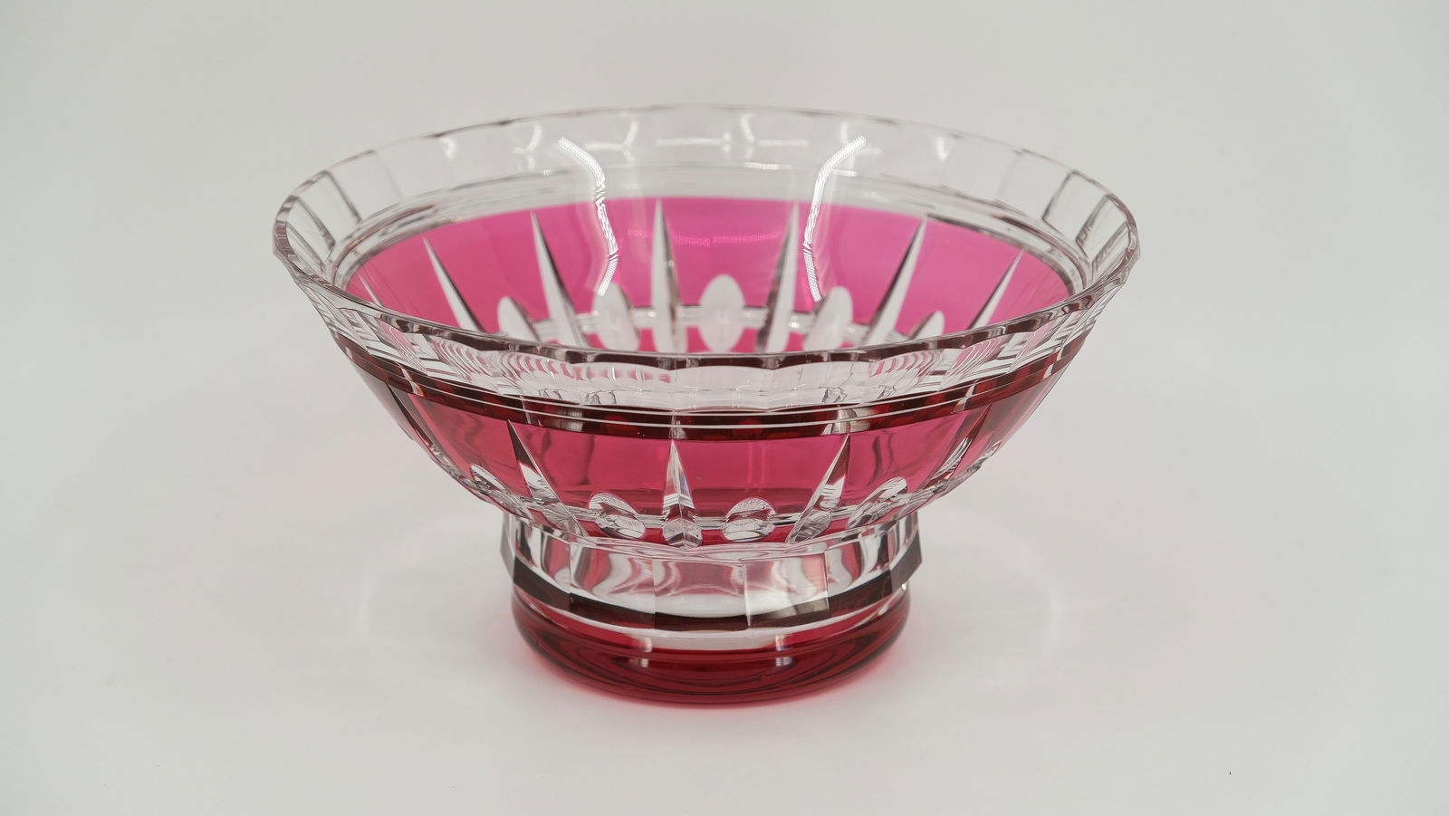 An art-deco style Val Saint Lambert cut crystal bowl by Joseph Simon for “Les Cristaux de: An art-deco style Val Saint Lambert cut crystal bowl by Joseph Simon for “Les Cristaux de Fantaisie”, with pink lining, signed below with round stamp. Height: 15cm