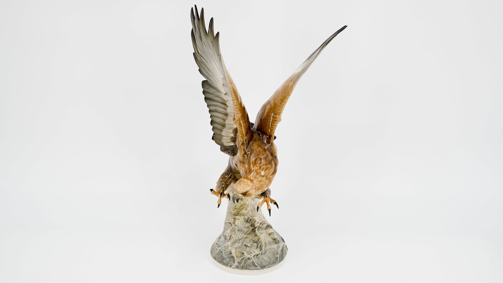 A large golden eagle figure by Hutschenreuther (1 of 9)