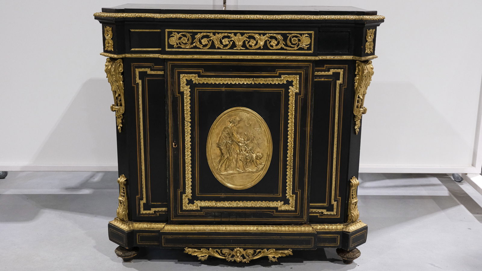 A French Napoleon III Cabinet, decorated with bronze medallion (1 of 10)