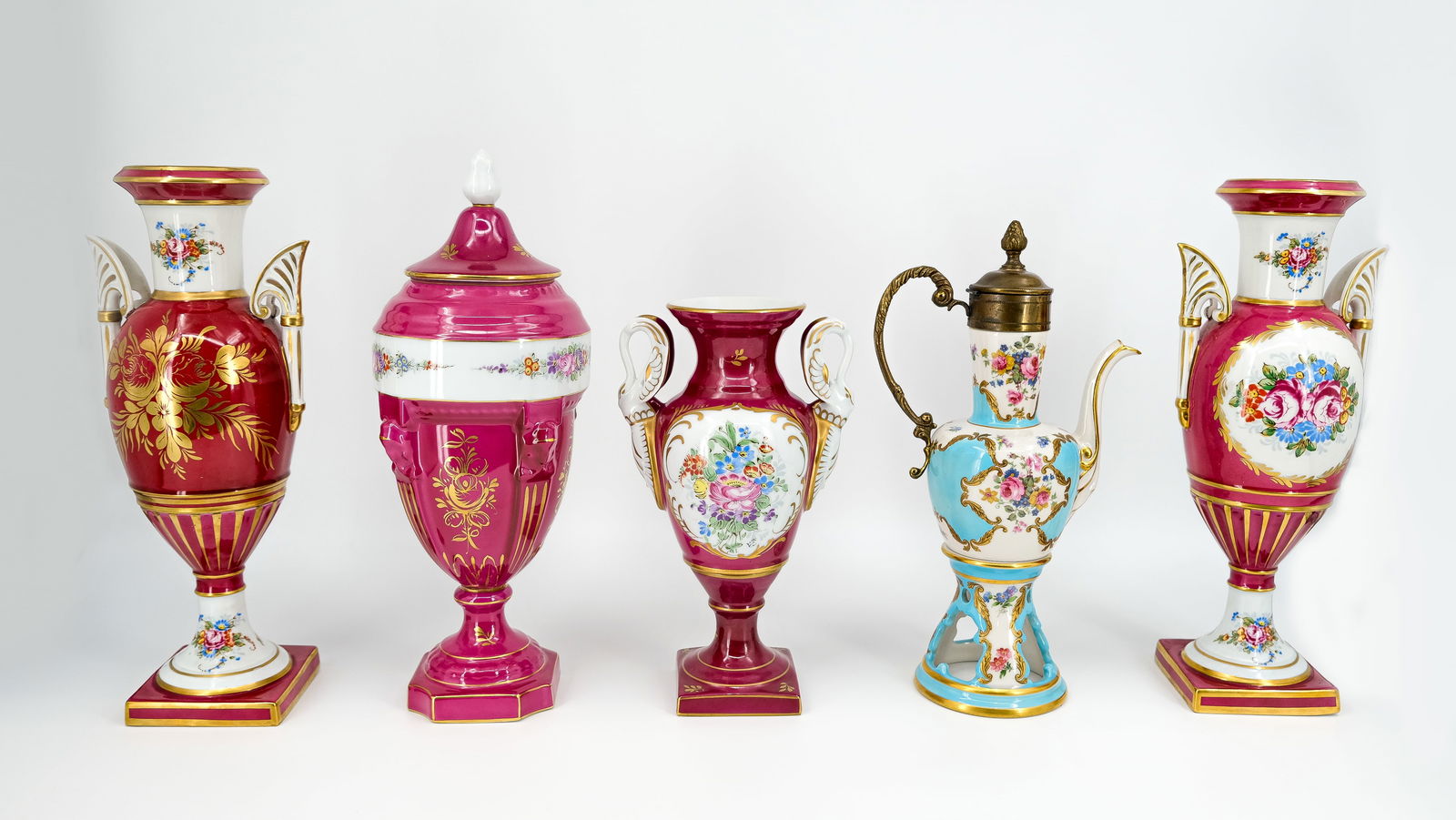 A composed lot of five various French Limoges-style decorated porcelain jugs and vases (1 of 16)