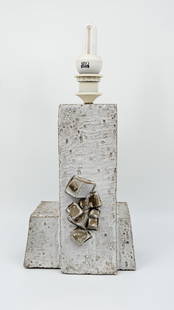 Marius BESSONE (1929–2001), Vallauris – A large vintage glazed ceramic decorated table lamp: Marius BESSONE (1929–2001), Vallauris. A large and vintage glazed ceramic table lamp with cubic forms and decorative elements. Signed by the artist and circa 1960–1970s. H: 38 cm