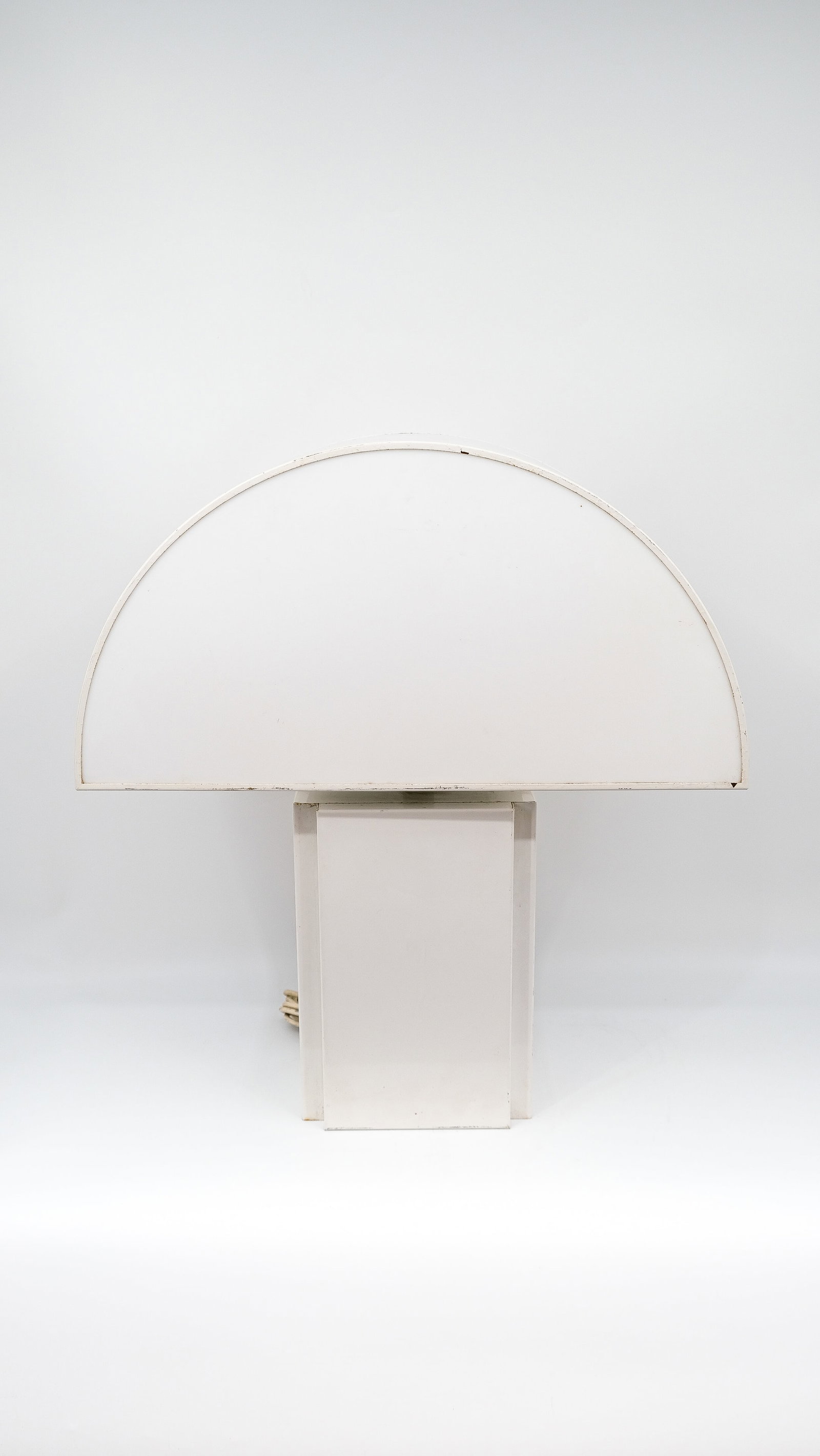 A large Harvey Guzzini vintage lamp, model Olympe: A large Harvey Guzzini vintage lamp, model Olympe. 1970s. H: 61 cm