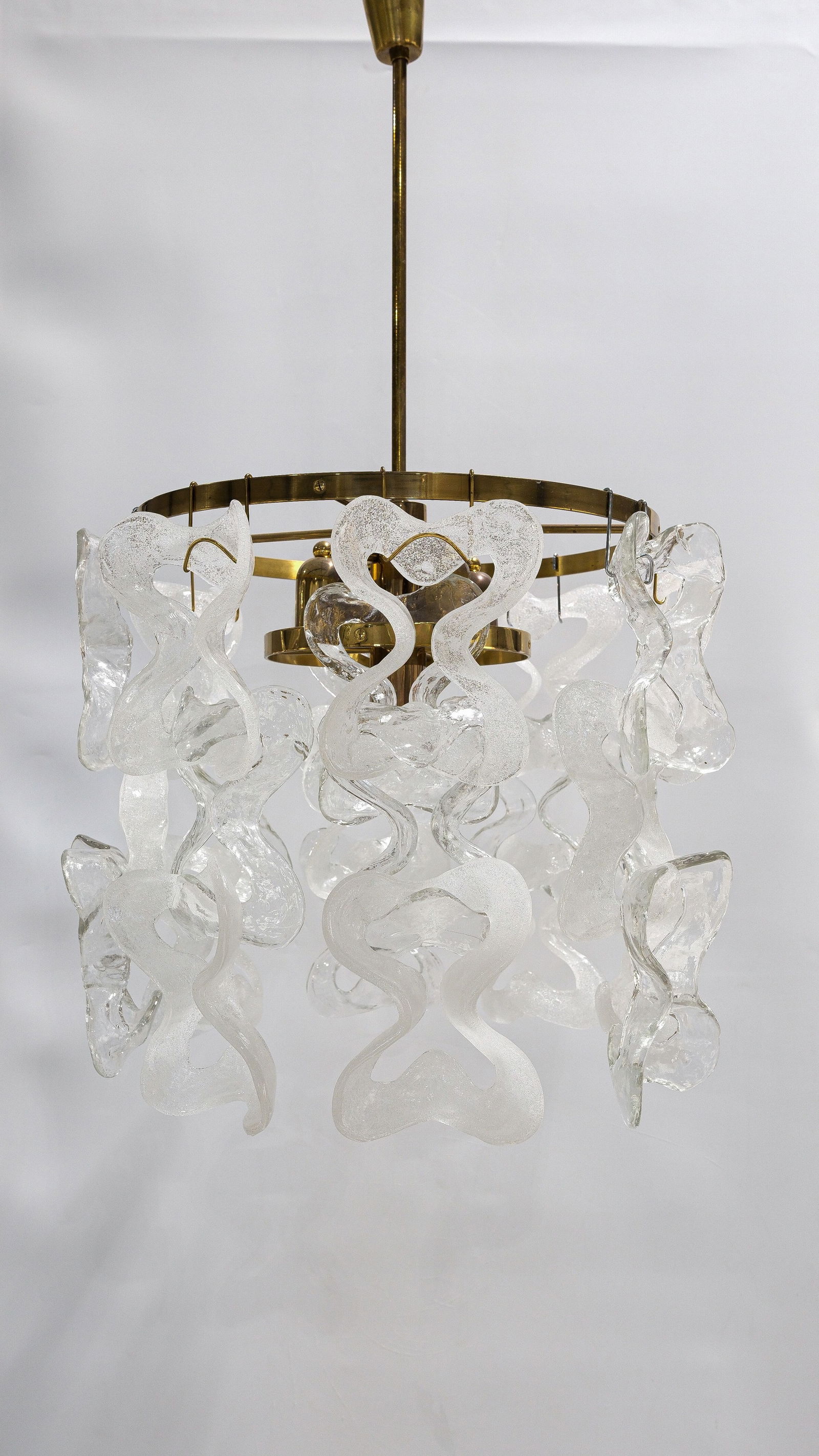 A vintage glass and brass chandelier by J.T. KALMAR Austria: A vintage glass and brass chandelier by J.T. KALMAR Austria - Model Catena. Circa 1960s. H: 100 - W: 55 cm