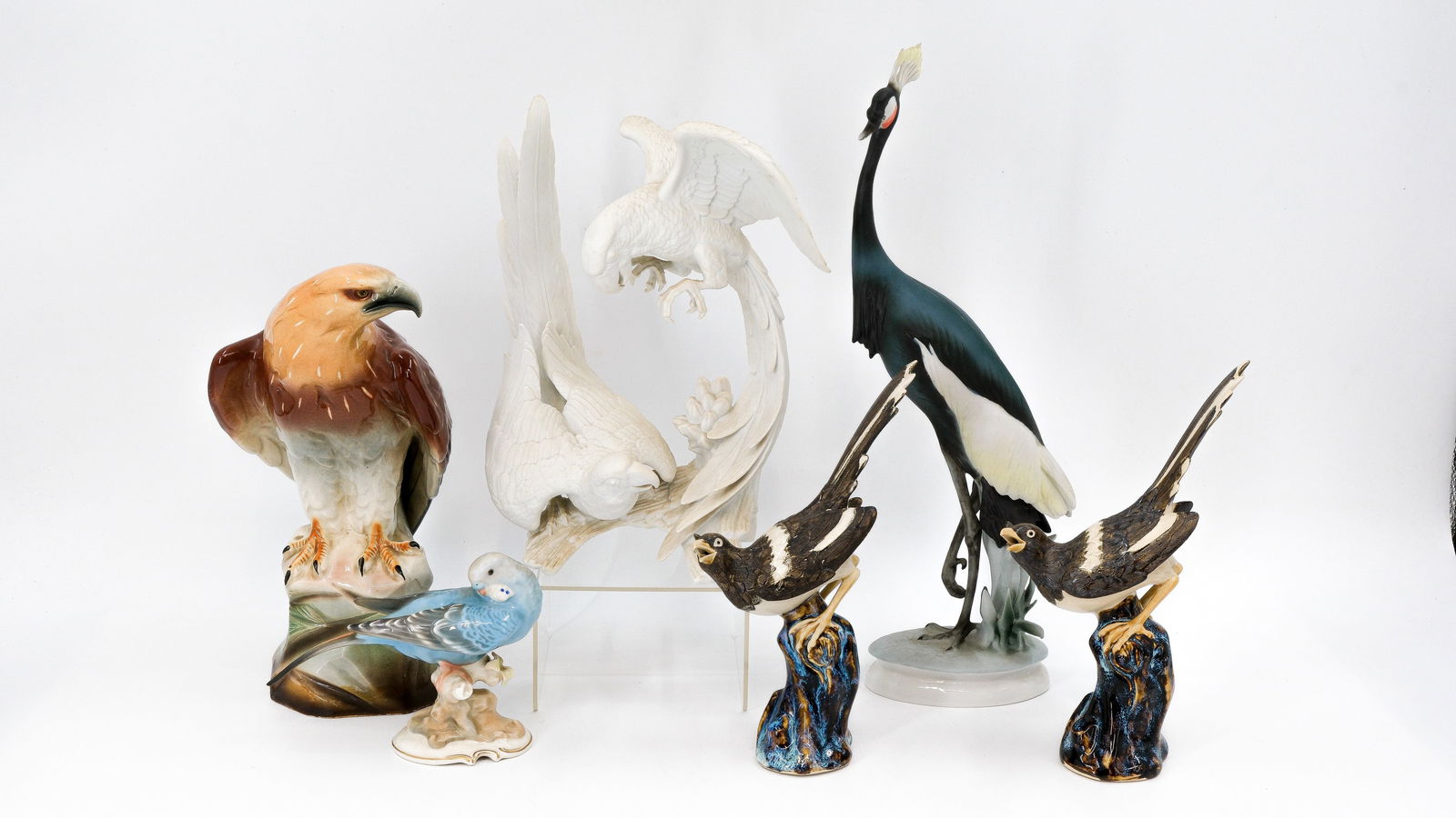 A composed lot of six various marked bird figurines (1 of 18)
